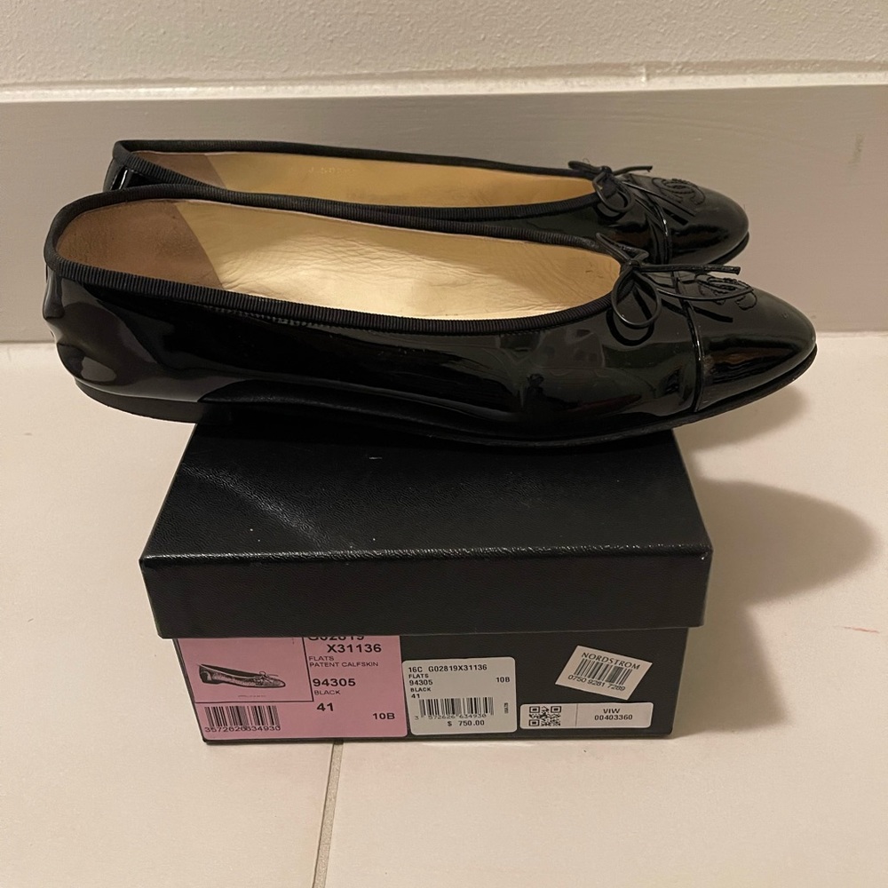 Chanel black patent ballerina flat size 41